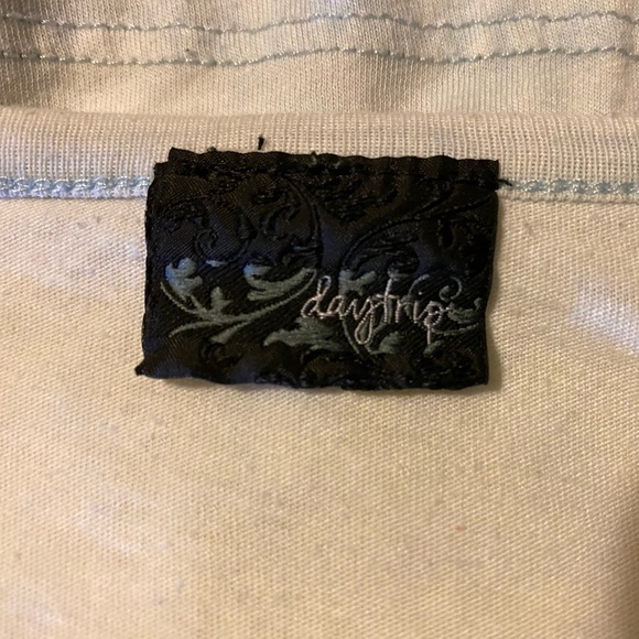 Daytrip Tee - Picture 4 of 4